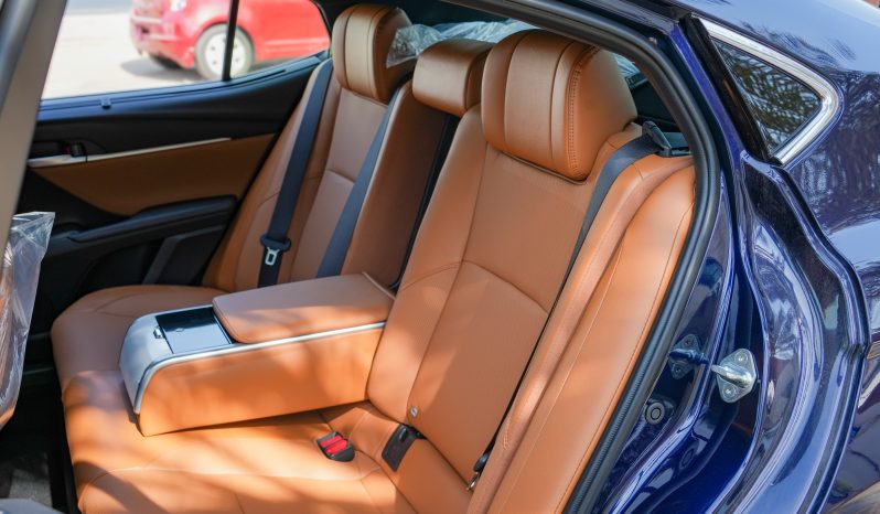 2026 Toyota Camry Lumiere 2.5 Litres 4-Cylinder Hybrid Petrol Engine Blue Tan Sedan