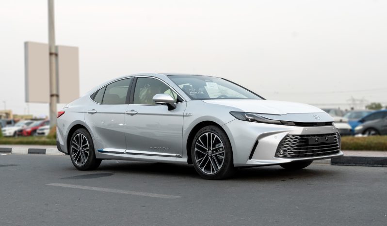 2026 Toyota Camry Lumiere 2.5 Litres 4-Cylinder Hybrid Petrol Engine Silver Tan Sedan