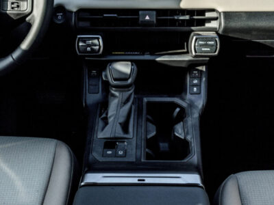 2026 Toyota Rav 4 XLE 2.5 Litres 4-Cylinder Hybrid Petrol Engine Black Beige SUV GCC Specs