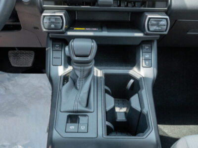 2026 Toyota Rav 4 XLE 2.5 Litres 4-Cylinder Hybrid Petrol Engine White Beige SUV GCC Specs