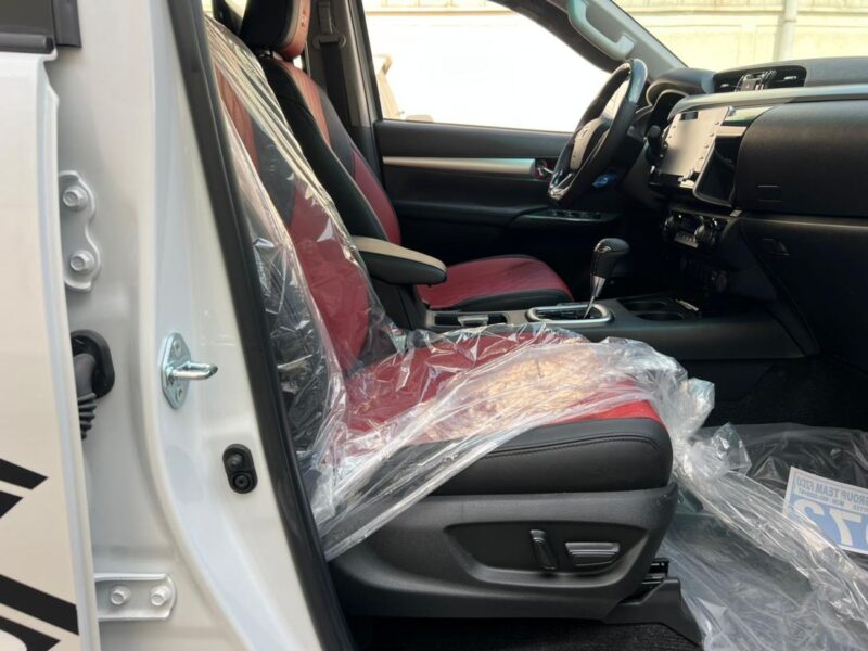 2026 TOYOTA HILUX GR-SPORTS 2.4L 4X4 DIESEL 4 Cylinders White Black Pickup Truck