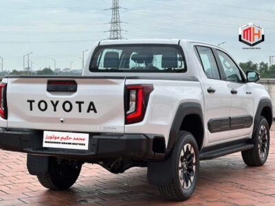 2027 TOYOTA HILUX 2.4 Litres 4 Cylinders Diesel Engine DC White Black Pickup Truck