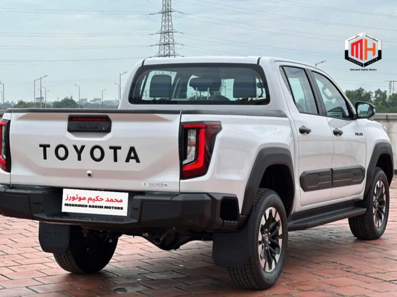 2027 TOYOTA HILUX 2.4 Litres 4 Cylinders Diesel Engine DC White Black Pickup Truck