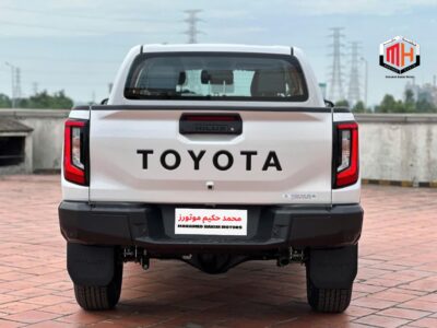 2027 TOYOTA HILUX 2.4 Litres 4 Cylinders Diesel Engine DC White Black Pickup Truck