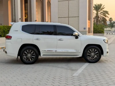 2011 Toyota Land Cruiser VXR 8 Cylinders Petrol Engine White Red SUV GCC Specs