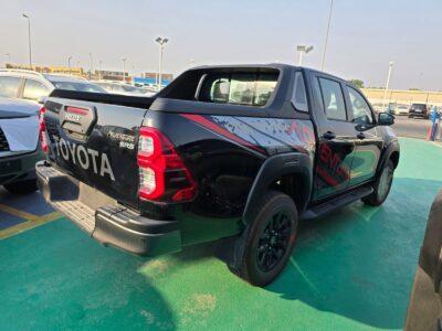 2026 TOYOTA HILUX ADVENTURE 4.0 Litres 6 Cylinders Diesel Engine Black Grey Pickup Truck