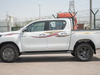 2026 Toyota Hilux SR5 2.7 Litres 4 Cylinders Petrol Engine White Tan Pickup Truck Manual
