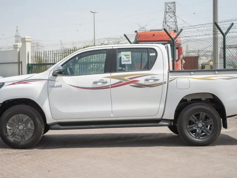 2026 Toyota Hilux SR5 2.7 Litres 4 Cylinders Petrol Engine White Tan Pickup Truck Manual
