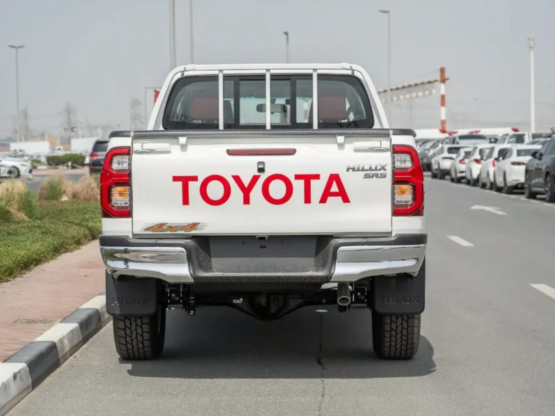 2026 Toyota Hilux SR5 2.7 Litres 4 Cylinders Petrol Engine White Tan Pickup Truck Manual