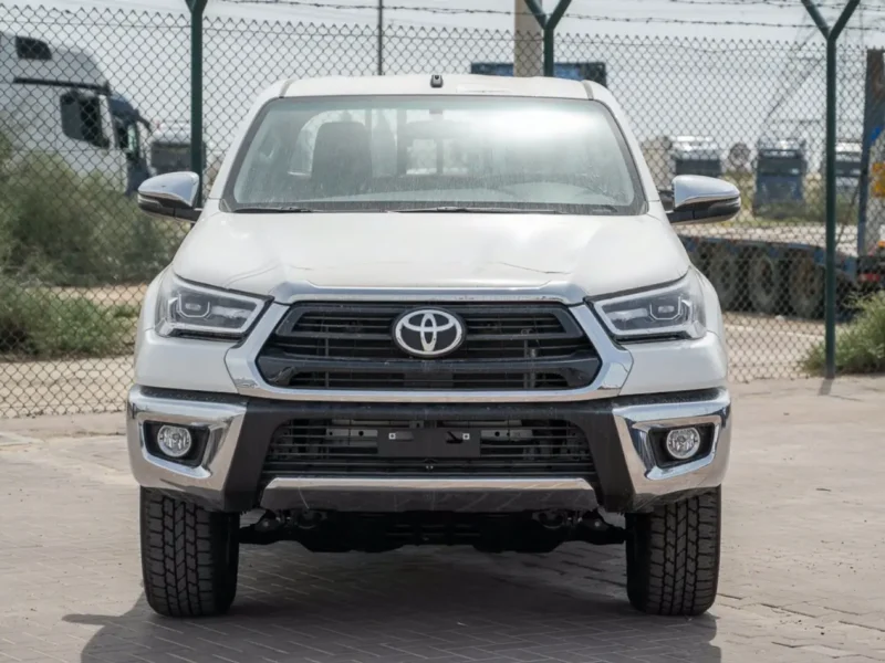 2026 Toyota Hilux SR5 2.7 Litres 4 Cylinders Petrol Engine White Tan Pickup Truck Manual