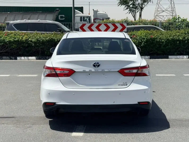 2020 Toyota Camry LE 1.5 Litres 4 Cylinders Hybrid Engine White Black Sedan GCC Specs
