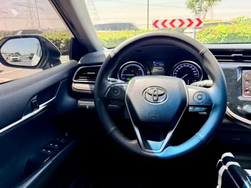 2020 Toyota Camry LE 1.5 Litres 4 Cylinders Hybrid Engine White Black Sedan GCC Specs
