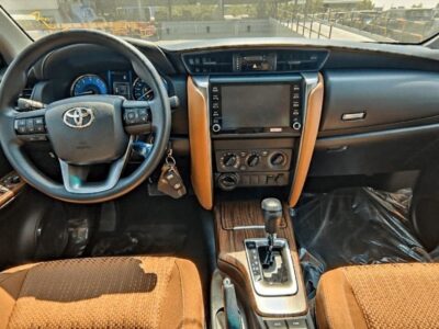 2025 TOYOTA FORTUNER 2.7 Litres 4 Cylinders Petrol Engine Grey Tan SUV GCC Specs