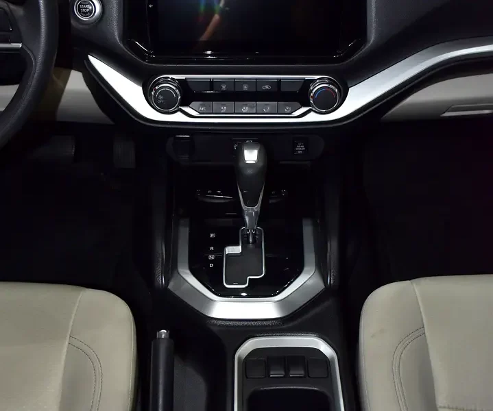 2024 Nissan Xterra SE 4 Cylinders Petrol Engine White Beige SUV GCC Specifications