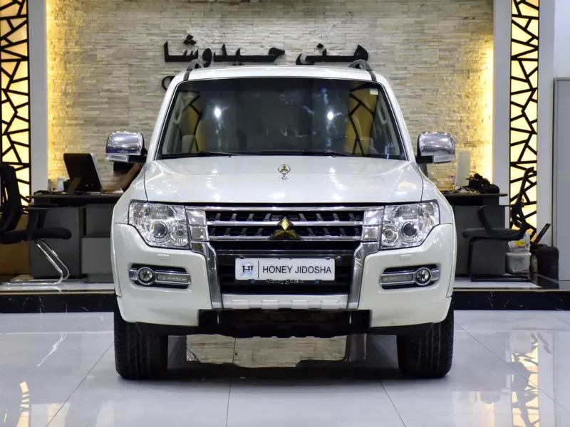 2020 Mitsubishi Pajero GLS 6 Cylinders Petrol Engine White Beige SUV GCC Specs