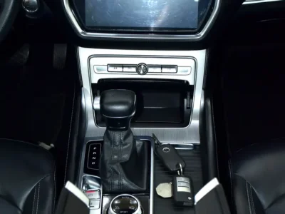 2020 MG RX8 Luxury 4 Cylinders Petrol Engine White Black SUV GCC Specifications