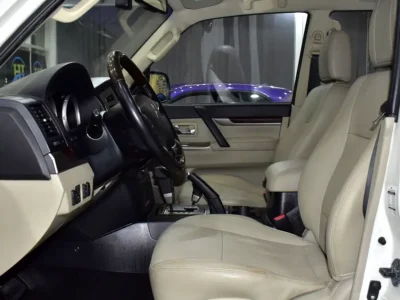 2020 Mitsubishi Pajero GLS 6 Cylinders Petrol Engine White Beige SUV GCC Specs