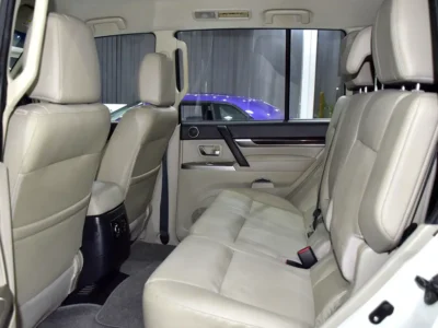 2020 Mitsubishi Pajero GLS 6 Cylinders Petrol Engine White Beige SUV GCC Specs