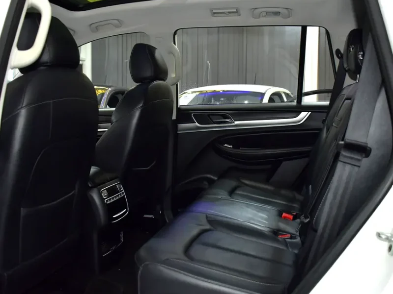 2020 MG RX8 Luxury 4 Cylinders Petrol Engine White Black SUV GCC Specifications