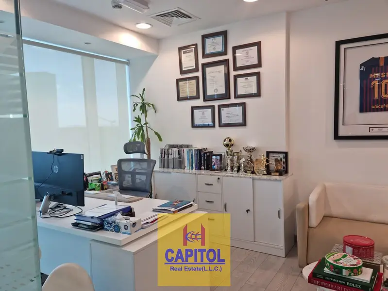 HIGH-FLOOR OFFICE FOR LEASE 32ND FLOOR BURLINGTON TOWER