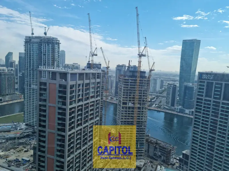 HIGH-FLOOR OFFICE FOR LEASE 32ND FLOOR BURLINGTON TOWER