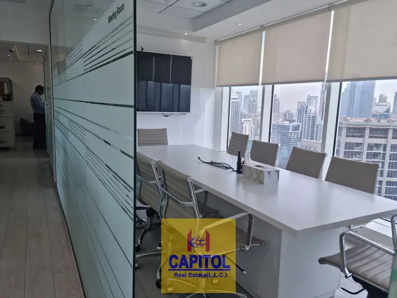 HIGH-FLOOR OFFICE FOR LEASE 32ND FLOOR BURLINGTON TOWER