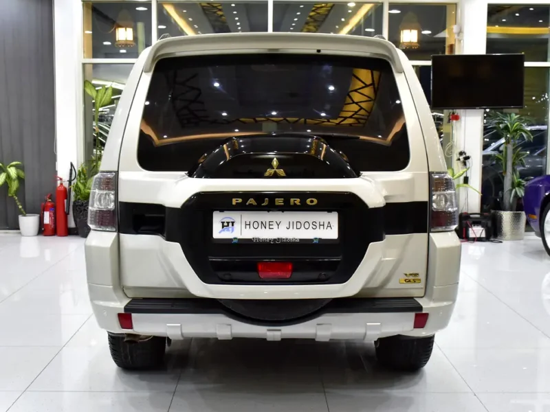 2020 Mitsubishi Pajero GLS 6 Cylinders Petrol Engine White Beige SUV GCC Specs