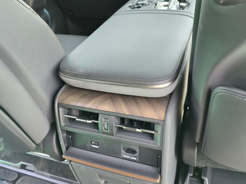 2026 Lexus LM 350h 2.5 Litres 4-Cylinder Hybrid Engine Black MPV GCC Specs