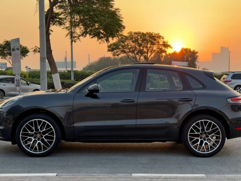 2021 Porsche Macan STD 2.0 Litres 4 Cylinders petrol Engine Grey Red SUV GCC Specs