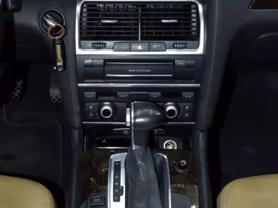 2015 Audi Q7 40 TFSI Quattro 6 Cylinders Petrol Engine White Beige SUV GCC Specs