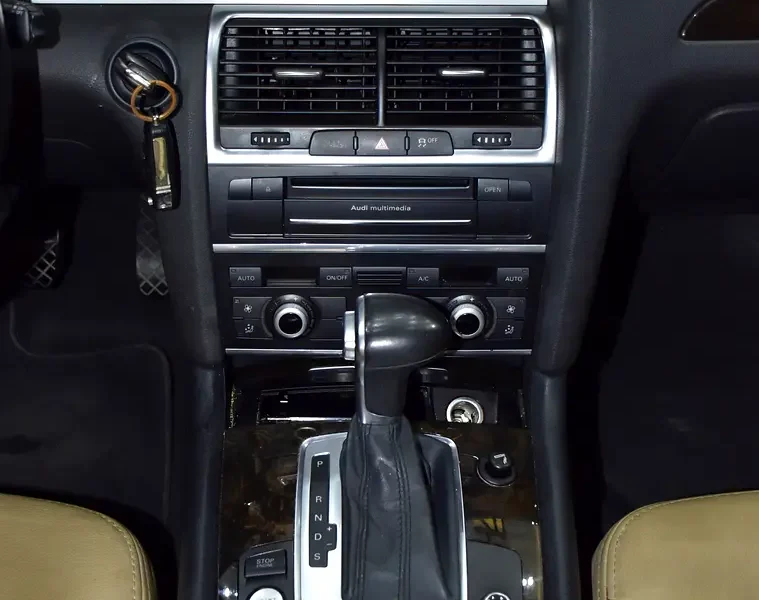 2015 Audi Q7 40 TFSI Quattro 6 Cylinders Petrol Engine White Beige SUV GCC Specs