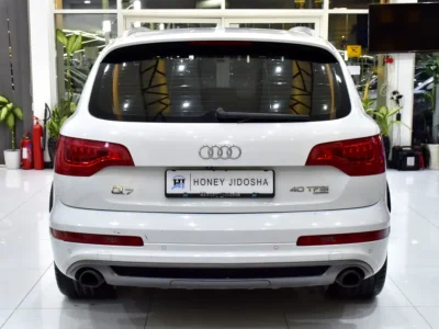 2015 Audi Q7 40 TFSI Quattro 6 Cylinders Petrol Engine White Beige SUV GCC Specs