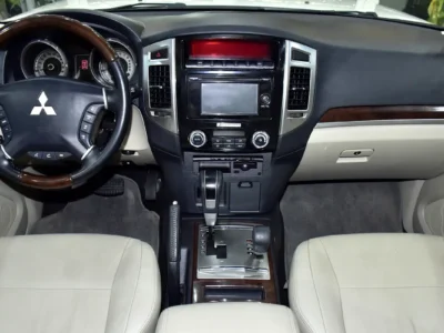 2020 Mitsubishi Pajero GLS 6 Cylinders Petrol Engine White Beige SUV GCC Specs