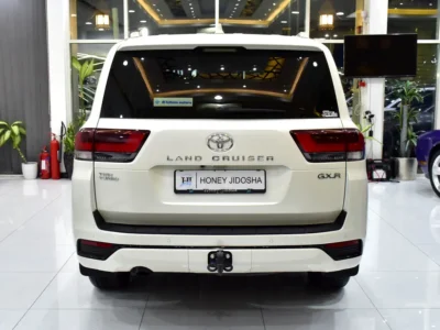 2025 Toyota Land Cruiser GXR 6 Cylinders Petrol Engine White Beige SUV GCC Specs