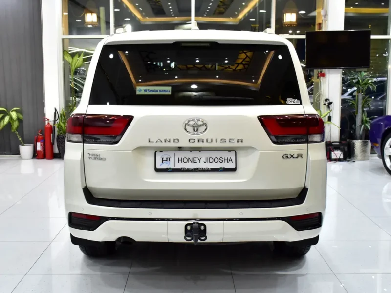 2025 Toyota Land Cruiser GXR 6 Cylinders Petrol Engine White Beige SUV GCC Specs