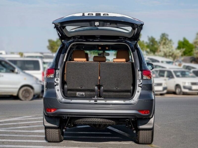 2025 TOYOTA FORTUNER SR5 2.7 Litres 4 Cylinders Petrol Engine Grey Tan SUV GCC Specs