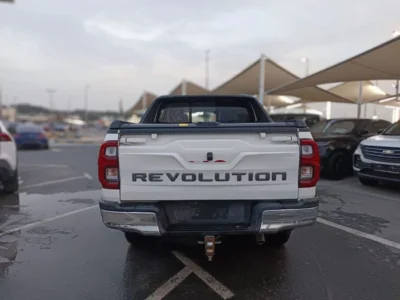 2022 Toyota Hilux Adventure 2.7L 4 Cylinders Petrol Engine White Red Pickup GCC Specs