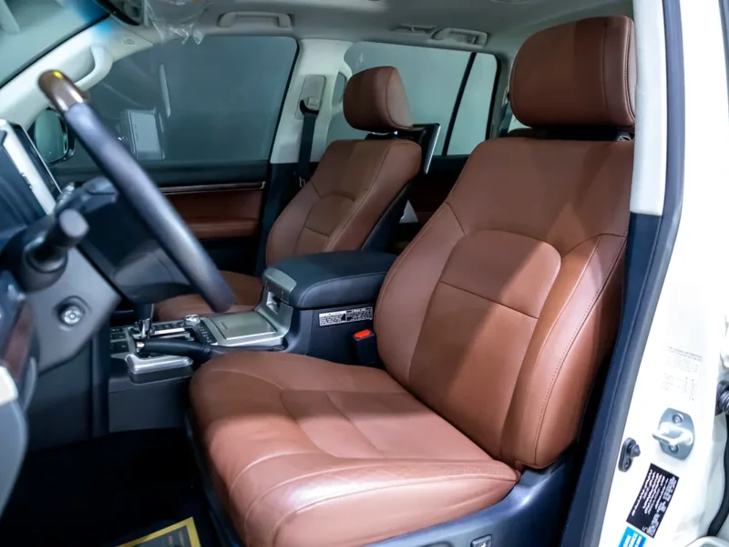 2020 Toyota Land Cruiser VXR Grand Touring 5.7L V8 Petrol Engine White Tan SUV GCC Specs