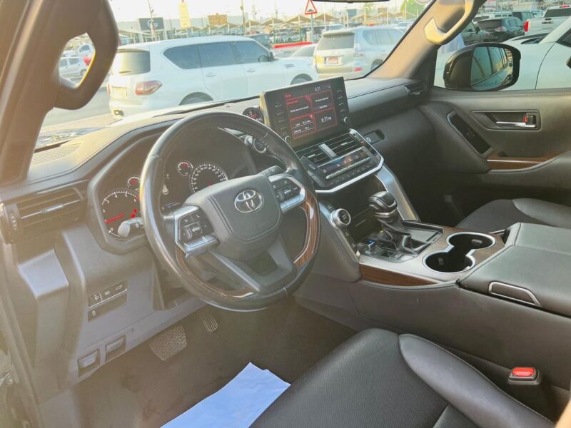 2023 TOYOTA LAND CRUISER GXR 4.0 Litres V6 petrol Engine Black SUV GCC Specs Full Options