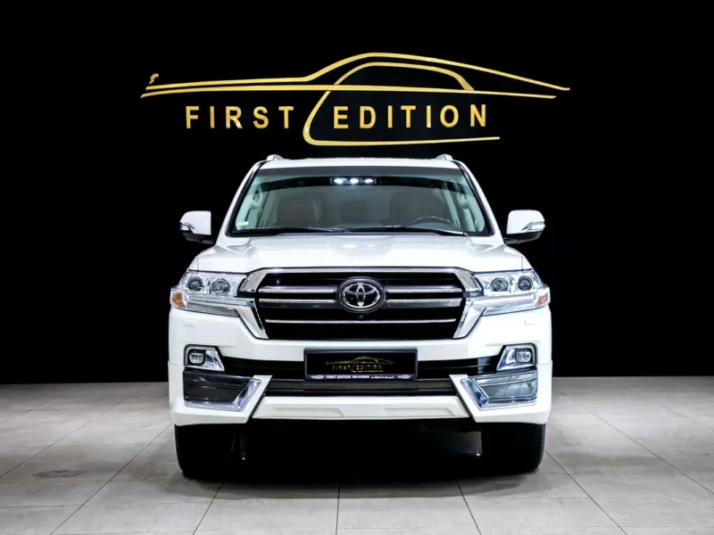 2020 Toyota Land Cruiser VXR Grand Touring 5.7L V8 Petrol Engine White Tan SUV GCC Specs