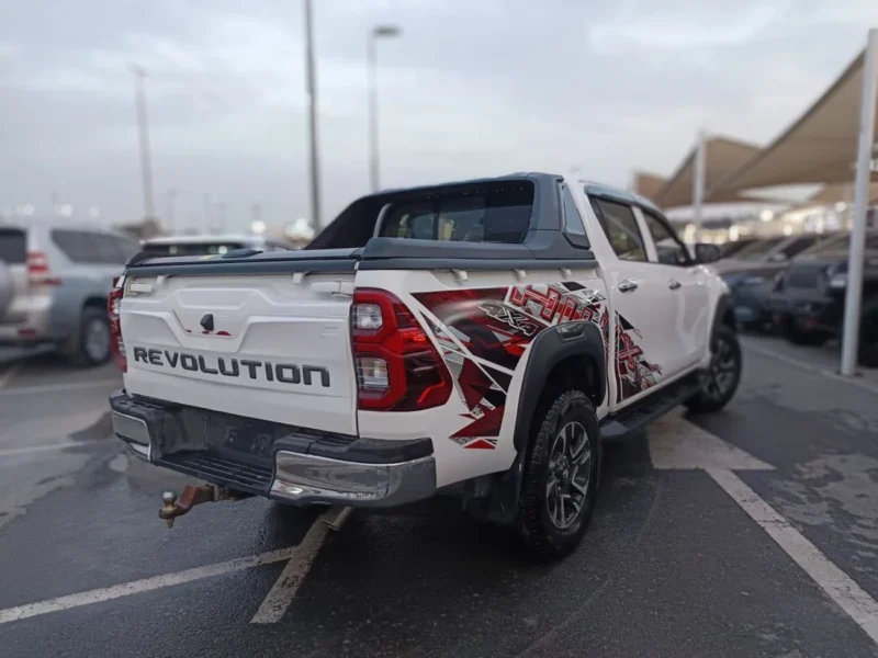 2022 Toyota Hilux Adventure 2.7L 4 Cylinders Petrol Engine White Red Pickup GCC Specs