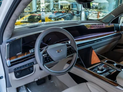 2025 CADILLAC ESCALADE SPORT PLATINIUM 6.2 Litres 8 Cylinders Petrol Engine White SUV