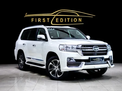 2020 Toyota Land Cruiser VXR Grand Touring 5.7L V8 Petrol Engine White Tan SUV GCC Specs