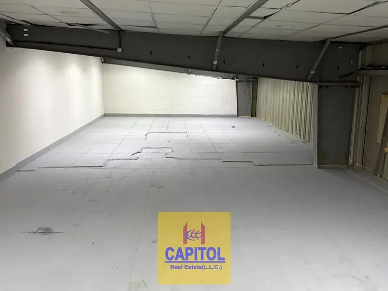 EXPANSIVE WAREHOUSE SPACE OFFERING PRACTICAL SPACE AND WIDE ACCESS ENTRY