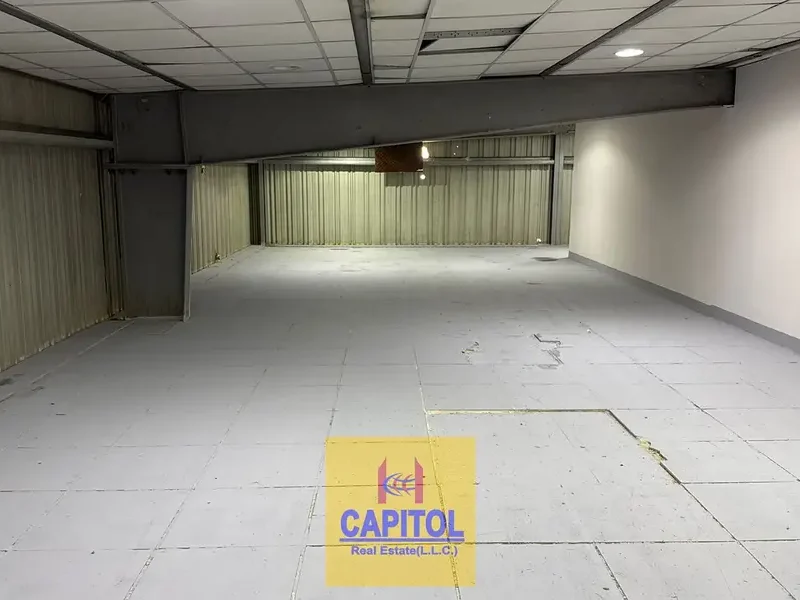 EXPANSIVE WAREHOUSE SPACE OFFERING PRACTICAL SPACE AND WIDE ACCESS ENTRY