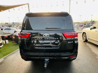 2023 TOYOTA LAND CRUISER GXR 4.0 Litres V6 petrol Engine Black SUV GCC Specs Full Options
