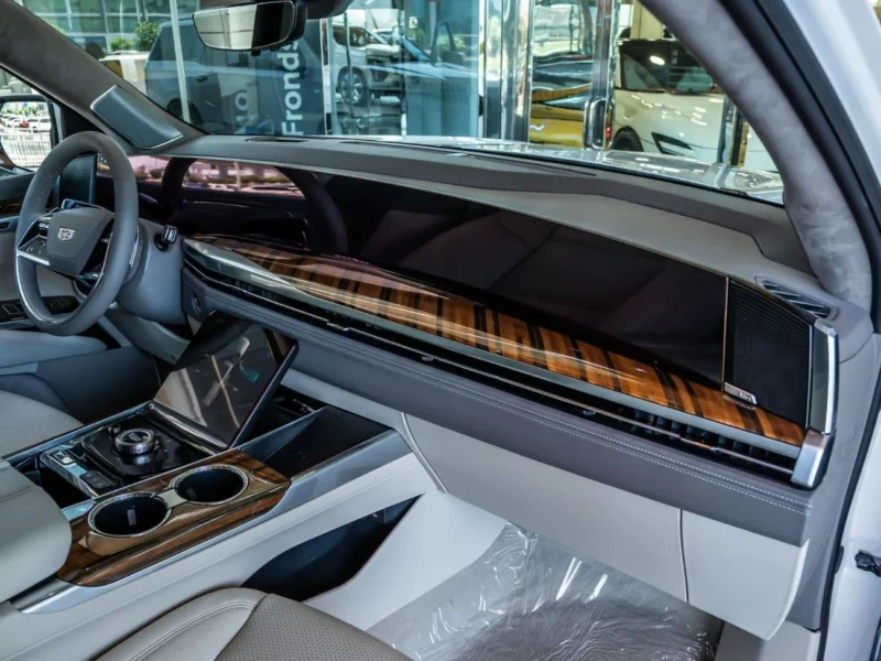2025 CADILLAC ESCALADE SPORT PLATINIUM 6.2 Litres 8 Cylinders Petrol Engine White SUV