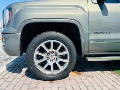 2018 GMC SIERRA DENALI 6.2 Litres V8 Petrol Engine Grey beige Pickup Truck GCC Specs