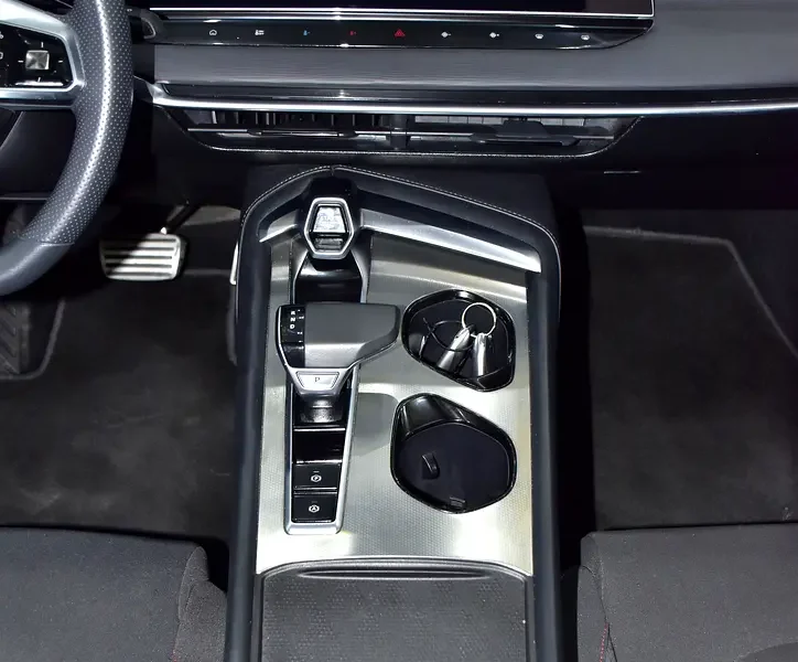 2025 MG MG7 STD 4 Cylinders Petrol Engine Grey Black Sedan GCC Specs Automatic