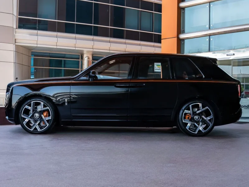 2025 ROLLS ROYCE CULLINAN BLACK BADGE 6.8L 12 Cylinders Petrol Engine Black Orange SUV